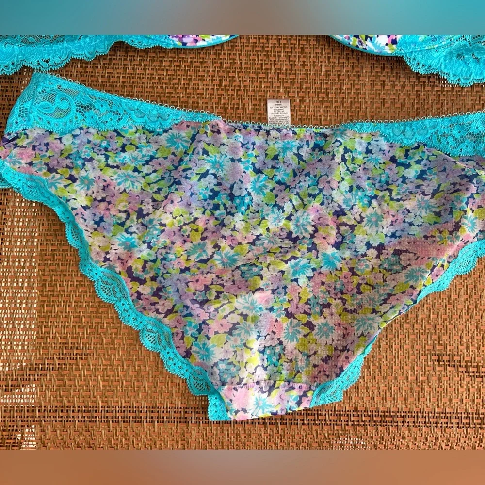 Victoria secret push up bra 38 C and matching panty L set - Picture 10 of 16